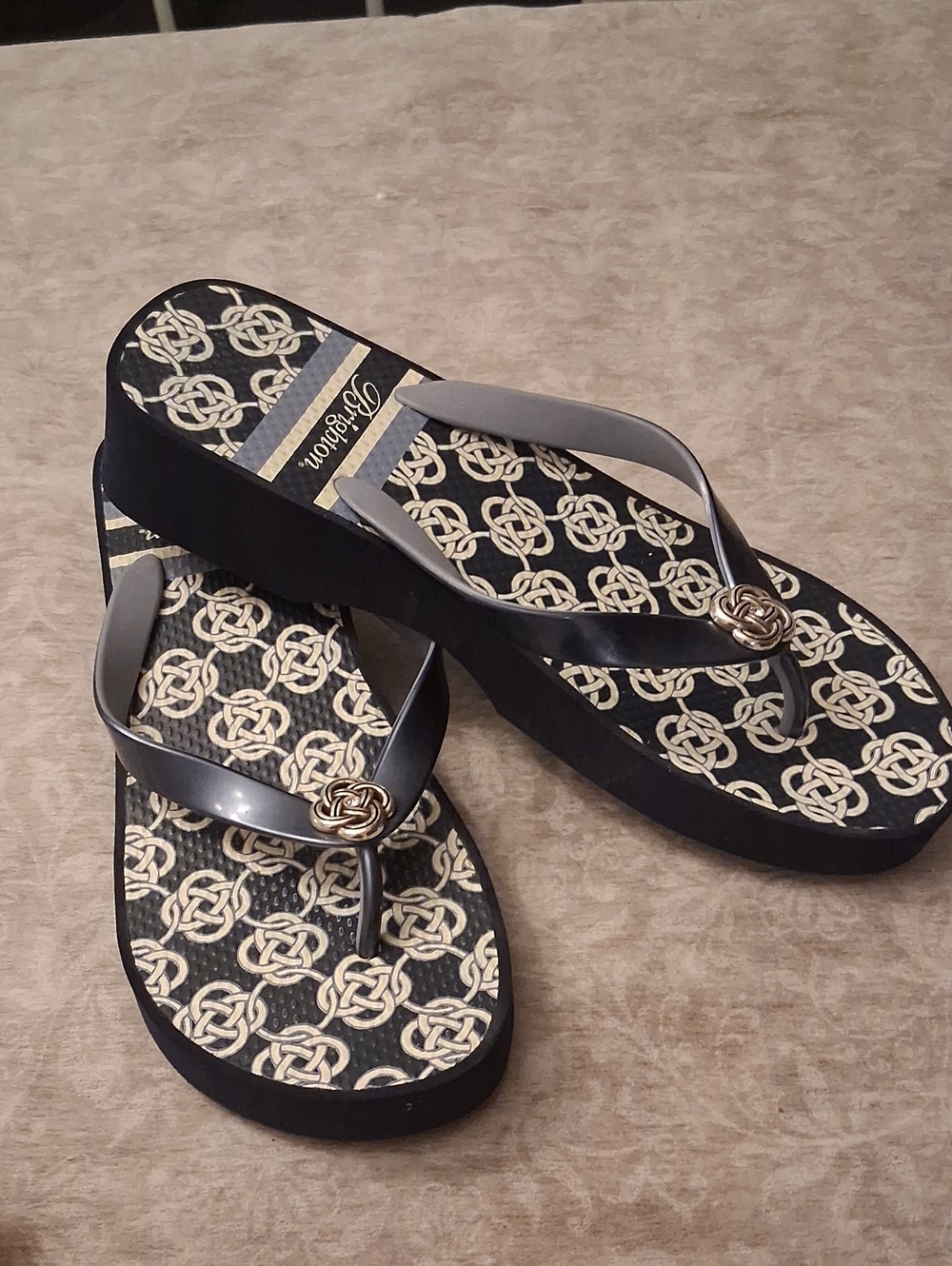 Brighton Karrie Flip Flops Size 9 Navy